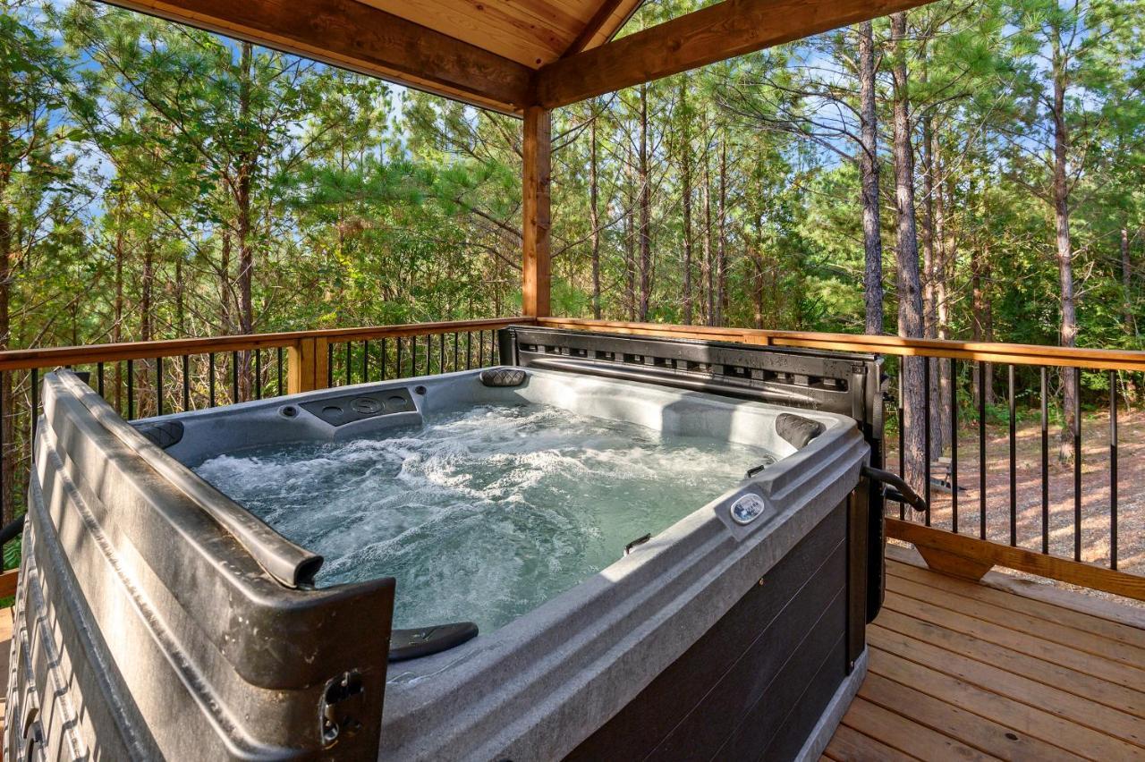 Vacana Do Not Disturb Couples Secluded Cabin, Hot Tub, Firepit, Pet Friendly Broken Bow Exterior photo